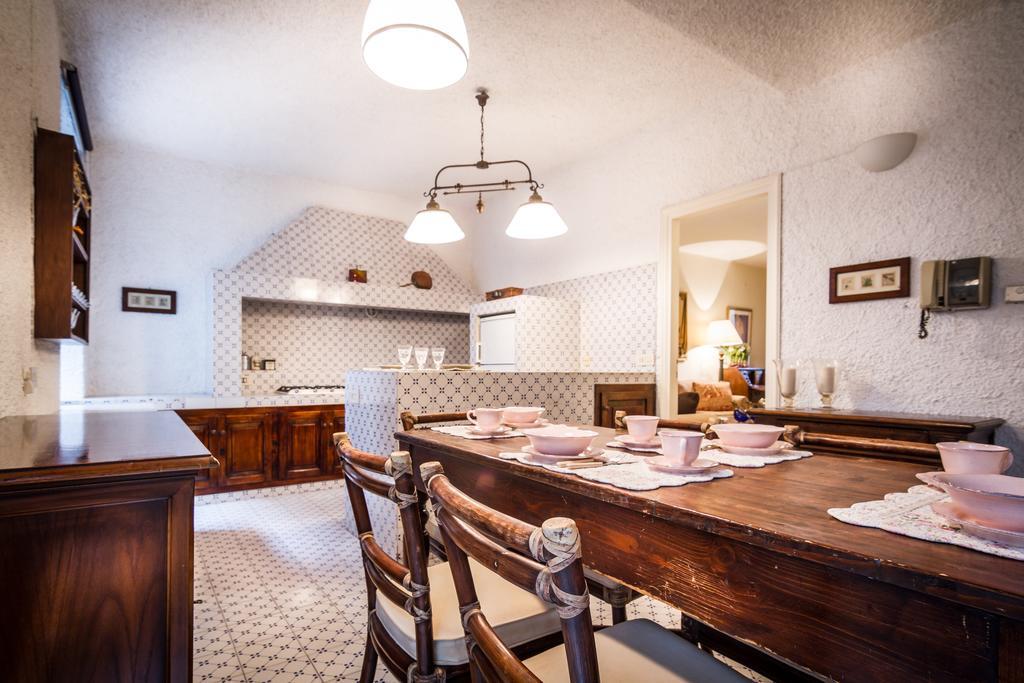 Lake Charming Apartment チェルノッビオ 部屋 写真