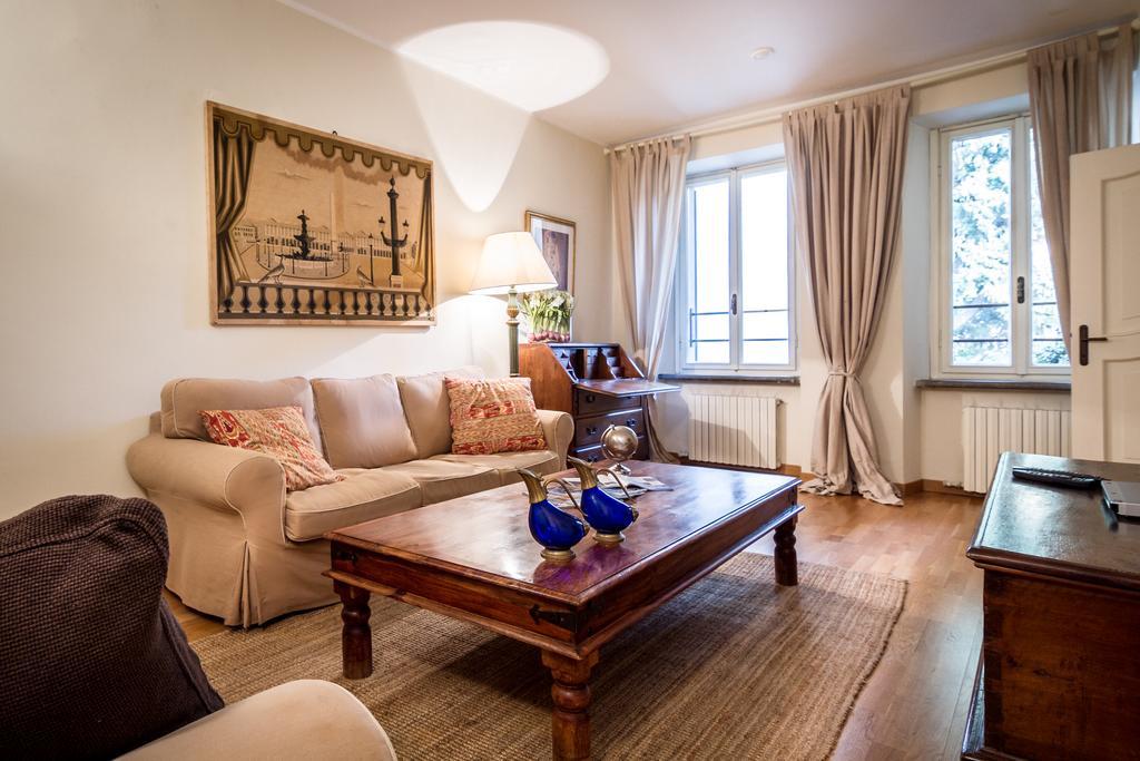 Lake Charming Apartment チェルノッビオ 部屋 写真
